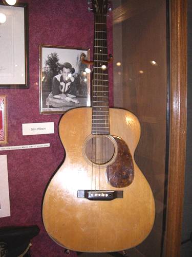 09 Slim Wilson's Guitar
