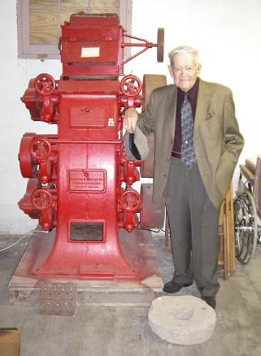 33 Bamber Wright and Old Historic and Mill Stone Grinder