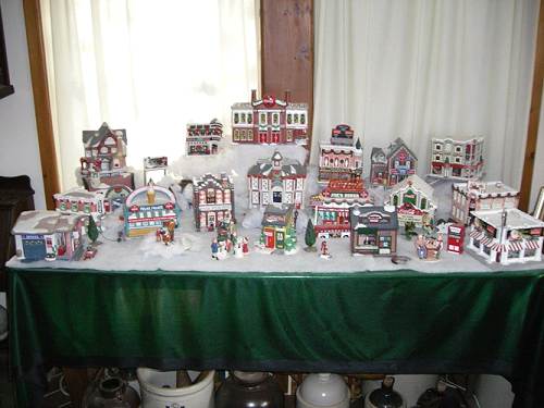 09 Christmas Scene with Miniatures - Janet Hix Buthold