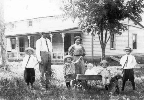 13 Tellman Home before 2nd Addition - William, Charles, Leonard, Josephine, Edwin, Harold and Frank - 1916