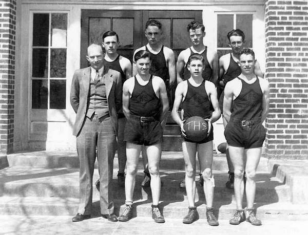 32 Homer C. Wright, Gene Templeton, Bill Hall, Alva Vaughan - Rear: David Bear, Otis Nixdorf, Joe Wickham, Joe Lamb - About 1933